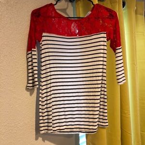 Boutique 3/4 lace sleeve